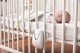 Монитор дыхания Babysense 7 Plus: ребенок в кроватке